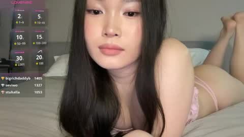 Snapshot of jennie_yung chatting on April 22, 12:35 am jennie_yung online show from April 22, 12:35 am