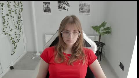 Snapshot of jenniestar chatting on May 20, 12:00 pm Karla online show from May 20, 12:00 pm
