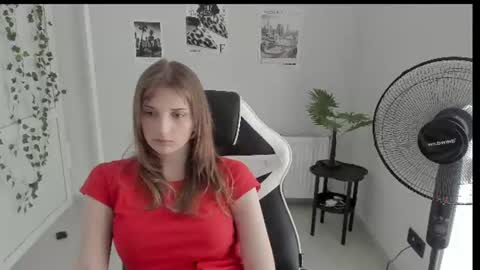Snapshot of jenniestar chatting on June 22, 3:20 pm Karla online show from June 22, 3:20 pm