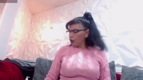 Jennifer online show from April 20, 11:24 am