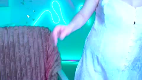 Jennifer online show from March 3, 6:52 am