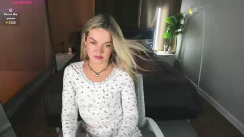 Snapshot of jennifer_perezz chatting on June 10, 5:12 pm Jennifer Perezz online show from June 10, 5:12 pm