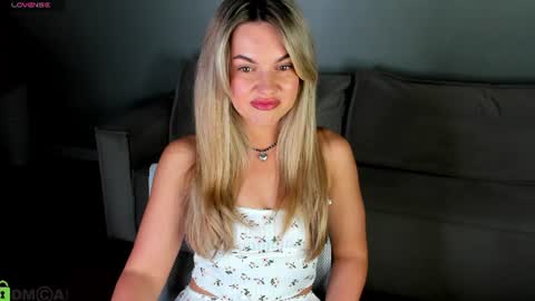 Snapshot of jennifer_perezz chatting on June 22, 5:10 pm Jennifer Perezz online show from June 22, 5:10 pm