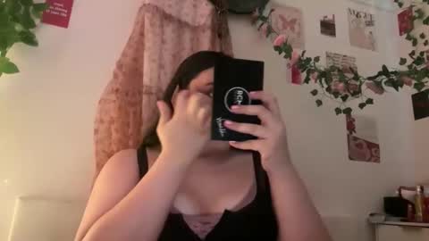 Snapshot of jennifer_robbie chatting on June 6, 11:20 pm jennifer_robbie online show from June 6, 11:20 pm