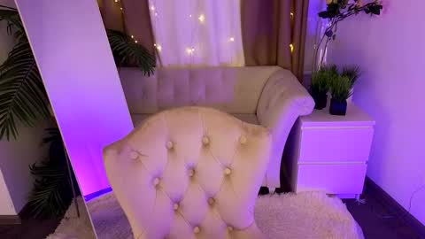 Snapshot of jennifer_shy_ chatting on May 5, 8:22 am Jennifer online show from May 5, 8:22 am