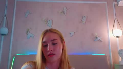 Snapshot of jennifercamprell chatting on April 15, 7:10 pm jennifercamprell online show from April 15, 7:10 pm