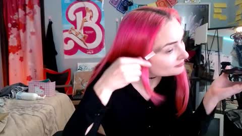 Snapshot of jennifergwen chatting on November 26, 2:45 am Jennifer Gwen online show from November 26, 2:45 am
