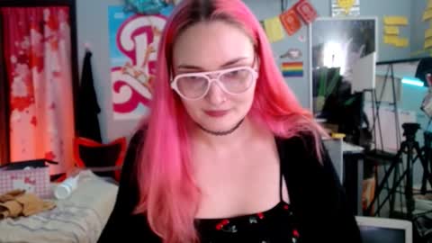 Snapshot of jennifergwen chatting on December 17, 2:17 am Jennifer Gwen online show from December 17, 2:17 am