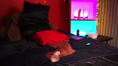 Snapshot of jenniferstarcd chatting on December 16, 10:59 pm Jennifer Star online show from December 16, 10:59 pm