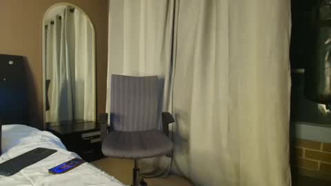 Snapshot of jennmullatta_ chatting on February 7, 3:12 am Jenn online show from February 7, 3:12 am