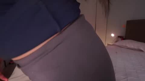 Snapshot of jenny__lii chatting on May 17, 12:01 pm call me Jenny online show from May 17, 12:01 pm