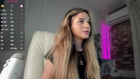 Snapshot of jenny_harringtons chatting on October 28, 7:34 am jenny_harringtons online show from October 28, 7:34 am