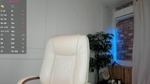Snapshot of jenny_harringtons chatting on June 2, 6:59 am jenny_harringtons online show from June 2, 6:59 am