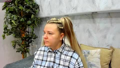 Snapshot of jenny_jimmy chatting on February 16, 1:13 am Jenny online show from February 16, 1:13 am