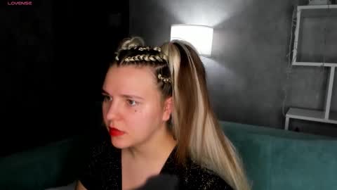 Snapshot of jenny_jimmy chatting on February 17, 9:28 am Jenny online show from February 17, 9:28 am
