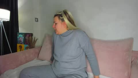 Snapshot of jenny_jimmy chatting on February 24, 1:25 am Jenny online show from February 24, 1:25 am