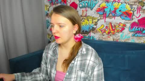 Snapshot of jenny_jimmy chatting on April 9, 6:19 am Jenny online show from April 9, 6:19 am