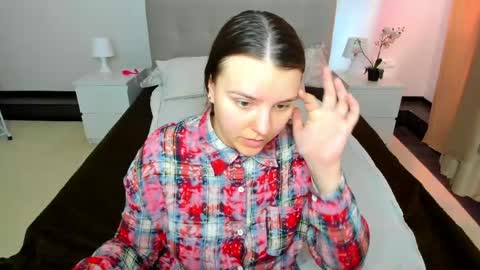 Snapshot of jenny_jimmy chatting on April 28, 9:25 am Jenny online show from April 28, 9:25 am