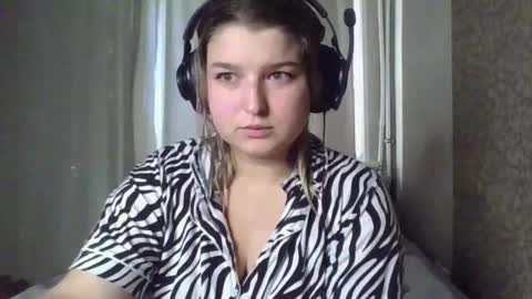 jenny_smitx online show from October 19, 7:42 am