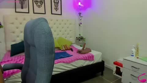 Snapshot of jenny_stark chatting on April 21, 11:05 am jenny_stark online show from April 21, 11:05 am