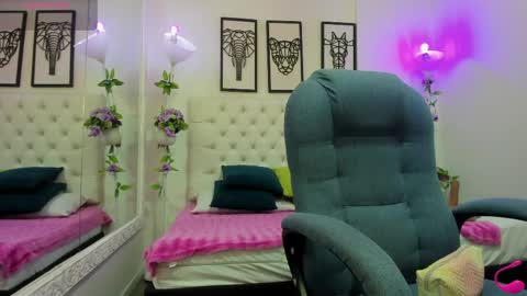 Snapshot of jenny_stark chatting on April 22, 11:23 am jenny_stark online show from April 22, 11:23 am