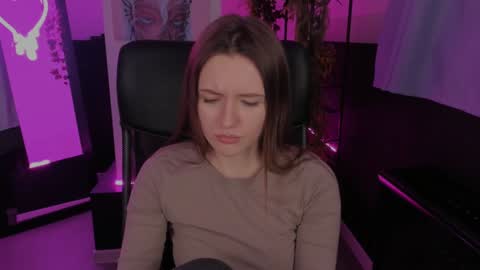 Snapshot of jennydens chatting on December 10, 8:40 am Jenny NO Nude online show from December 10, 8:40 am