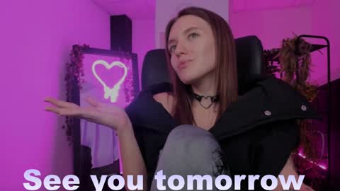 Snapshot of jennydens chatting on December 10, 11:43 am Jenny NO Nude online show from December 10, 11:43 am