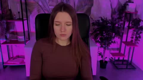 Snapshot of jennydens chatting on December 18, 5:37 am Jenny NO Nude online show from December 18, 5:37 am