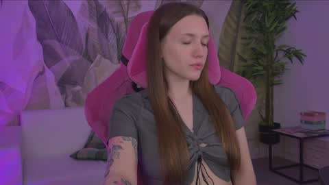 Snapshot of jennydens chatting on May 22, 5:07 pm Jenny NO Nude online show from May 22, 5:07 pm