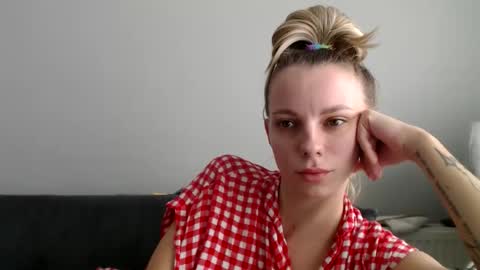 Snapshot of jennyfrost chatting on November 11, 12:16 pm jennyfrost online show from November 11, 12:16 pm