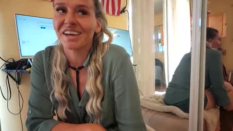 Snapshot of jennyhardnipsmith chatting on May 15, 1:56 am Jennythanksyou online show from May 15, 1:56 am
