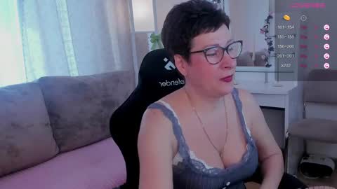 Snapshot of jennymons chatting on May 12, 8:22 am Jenny online show from May 12, 8:22 am
