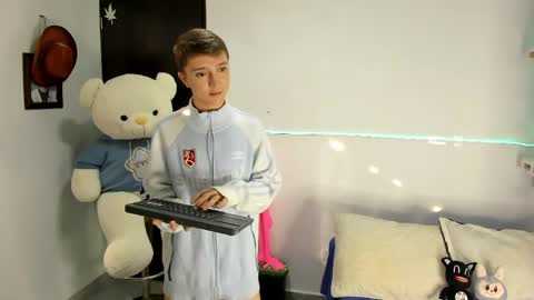 Snapshot of jeremy_salvatore_ chatting on May 7, 9:31 pm jero independent model online show from May 7, 9:31 pm