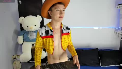 Snapshot of jeremy_salvatore_ chatting on May 15, 6:59 pm jero independent model online show from May 15, 6:59 pm