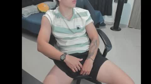 Snapshot of jeroo__ chatting on December 18, 10:27 pm jeroo__ online show from December 18, 10:27 pm