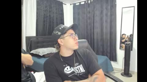 Snapshot of jeroo__ chatting on December 23, 1:58 am jeroo__ online show from December 23, 1:58 am