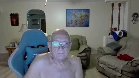 Snapshot of jerryzxcvbnm chatting on April 25, 6:38 pm jerryzxcvbnm online show from April 25, 6:38 pm