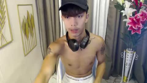 Snapshot of jersthebigasscockxxx chatting on May 2, 7:35 am jersthebigasscockxxx online show from May 2, 7:35 am