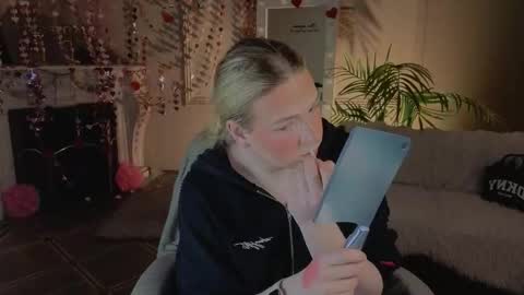 jes_solar online show from February 21, 10:33 pm