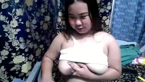Snapshot of jesabellaxxx18 chatting on May 2, 9:03 am maria sofia online show from May 2, 9:03 am