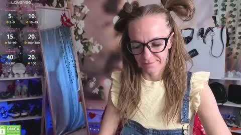 Snapshot of jesica_moon_peachyy chatting on May 2, 3:22 am jesica_moon_peachyy online show from May 2, 3:22 am