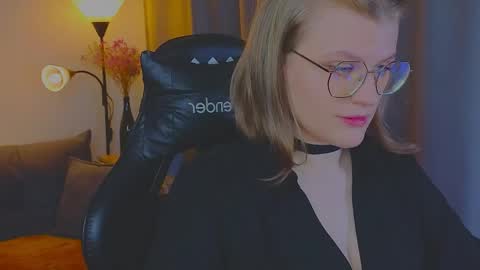  JessieVibes online show from April 4, 2:03 pm