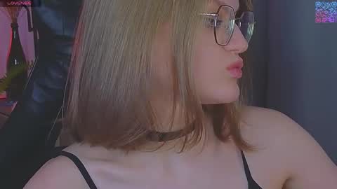 Snapshot of jess0e9 chatting on May 5, 3:31 pm JessieVibes online show from May 5, 3:31 pm