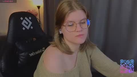 Snapshot of jess0e9 chatting on June 13, 2:04 pm JessieVibes online show from June 13, 2:04 pm