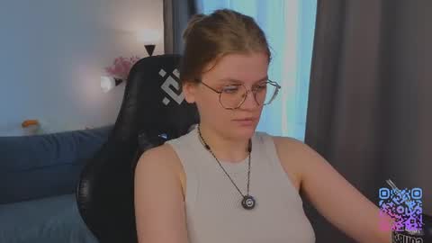 Snapshot of jess0e9 chatting on June 16, 2:19 pm JessieVibes online show from June 16, 2:19 pm