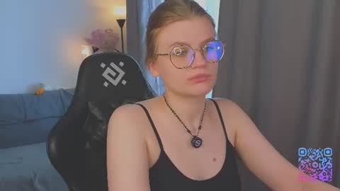 Snapshot of jess0e9 chatting on June 21, 2:08 pm JessieVibes online show from June 21, 2:08 pm