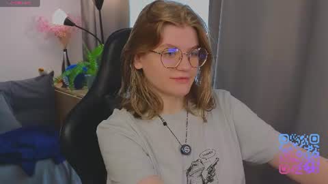 Snapshot of jess0e9 chatting on July 5, 2:02 pm JessieVibes online show from July 5, 2:02 pm