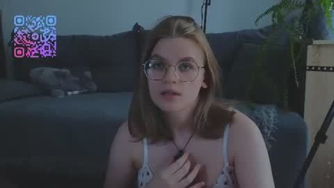 Snapshot of jess0e9 chatting on July 10, 3:36 pm JessieVibes online show from July 10, 3:36 pm
