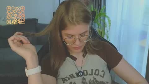 Snapshot of jess0e9 chatting on July 18, 2:10 pm JessieVibes online show from July 18, 2:10 pm