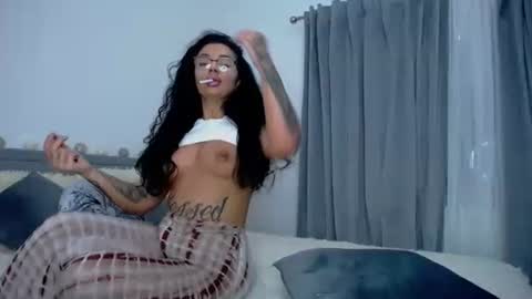 Snapshot of jessebella chatting on February 15, 2:04 am jesse online show from February 15, 2:04 am